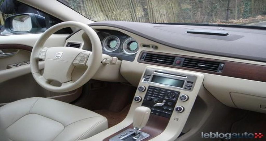 Essai Volvo V70 FT : Vie à bord (2/4)