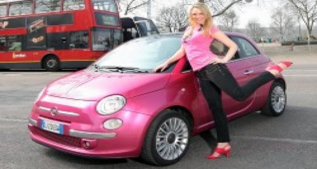 La Fiat 500 Barbie poursuit sa tournée européenne