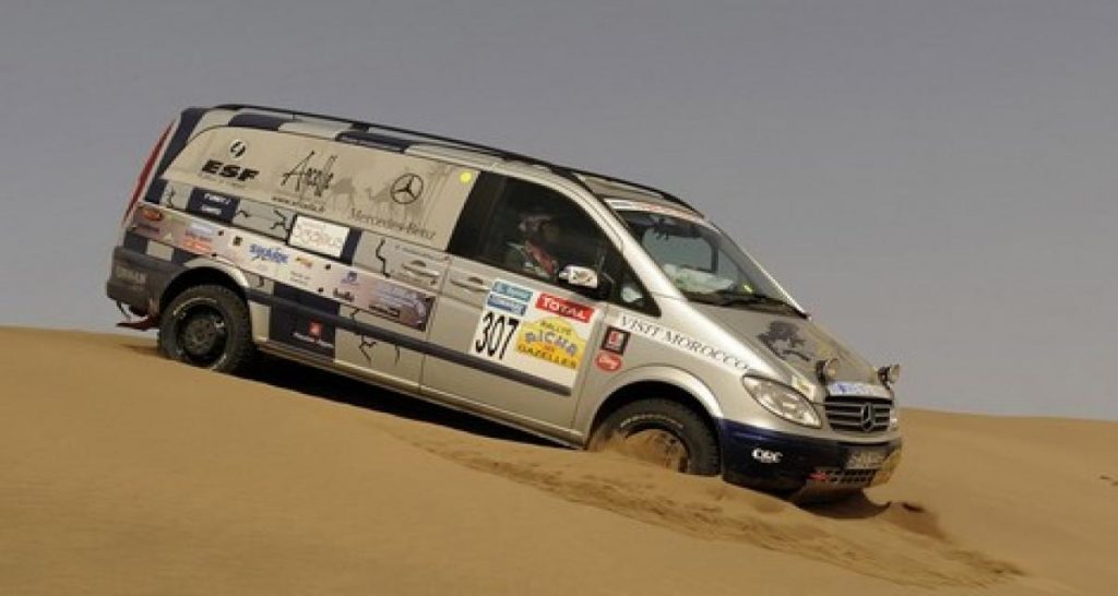 Le Viano 4Matic victorieux au rallye Aïcha des Gazelles