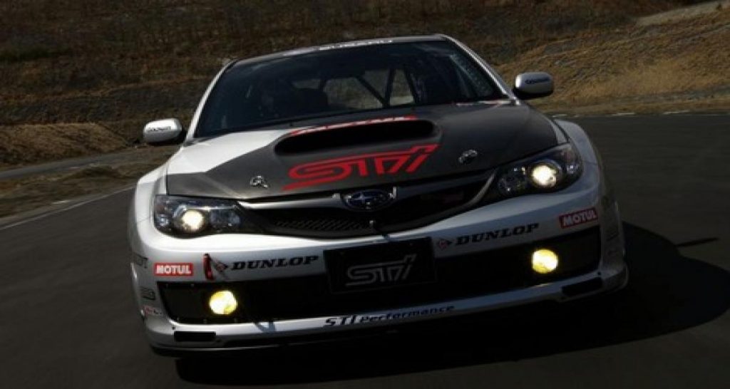 Une Subaru Impreza WRX STI au départ des 24 heures du Nürburgring