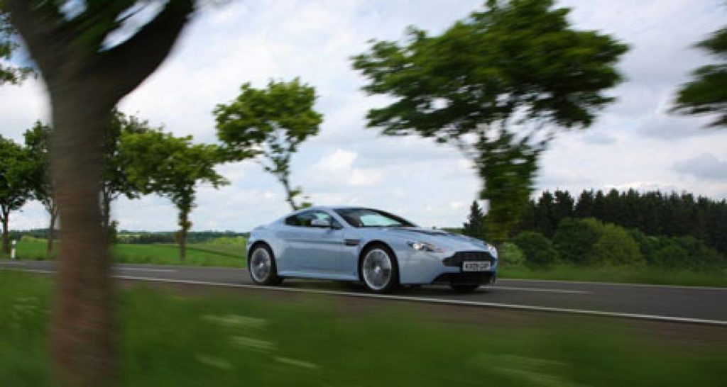 Aston Martin V12 Vantage en photos
