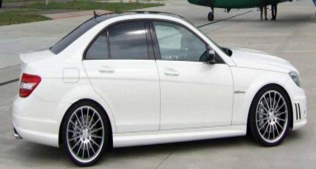 Mercedes C63 AMG par AVUS Performance