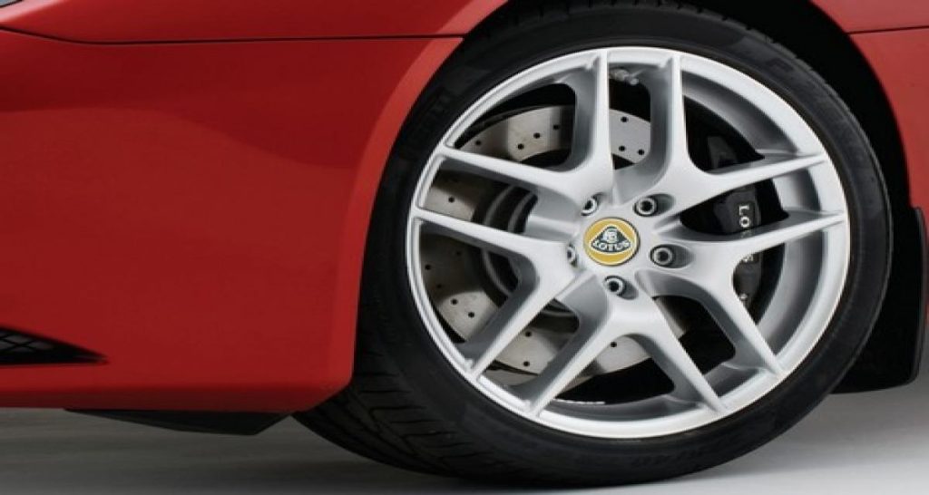 Des Pirelli P Zero pour la Lotus Evora