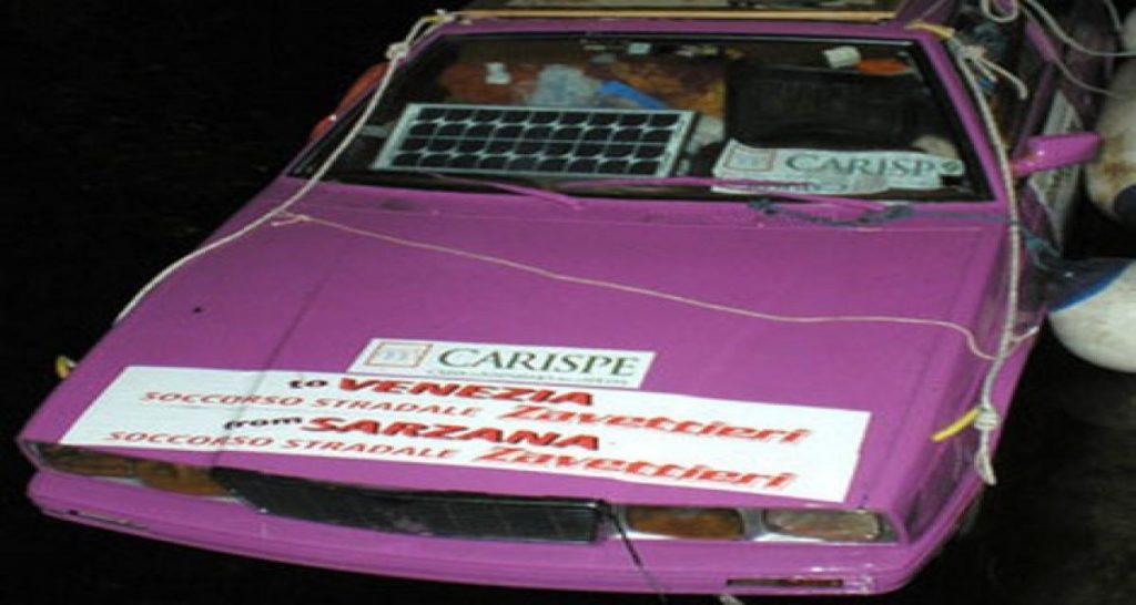 Une Maserati Biturbo off-shore