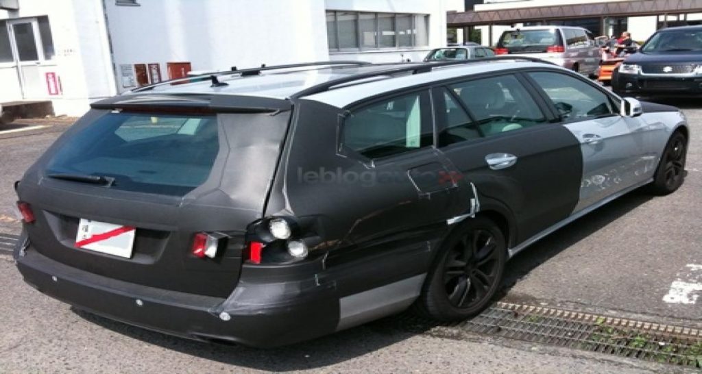 Spyshots maison : la Mercedes Classe E Break en vadrouille au Japon