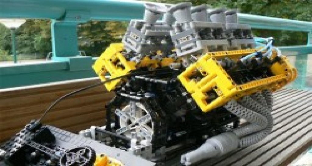 Fun : un V8 en Lego et en vidéo