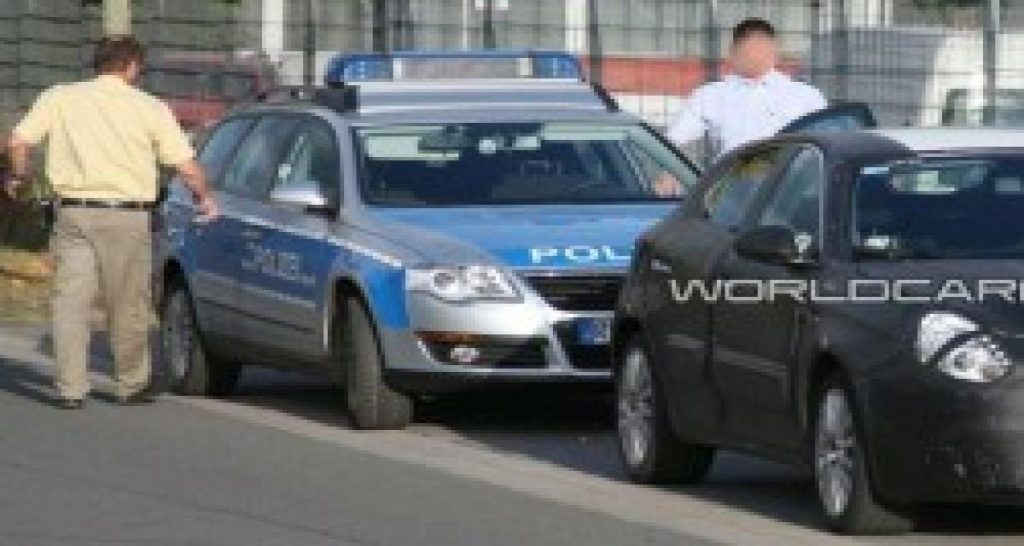 Spyshot insolite : l’Alfa Romeo Milano arrêtée par la patrouille