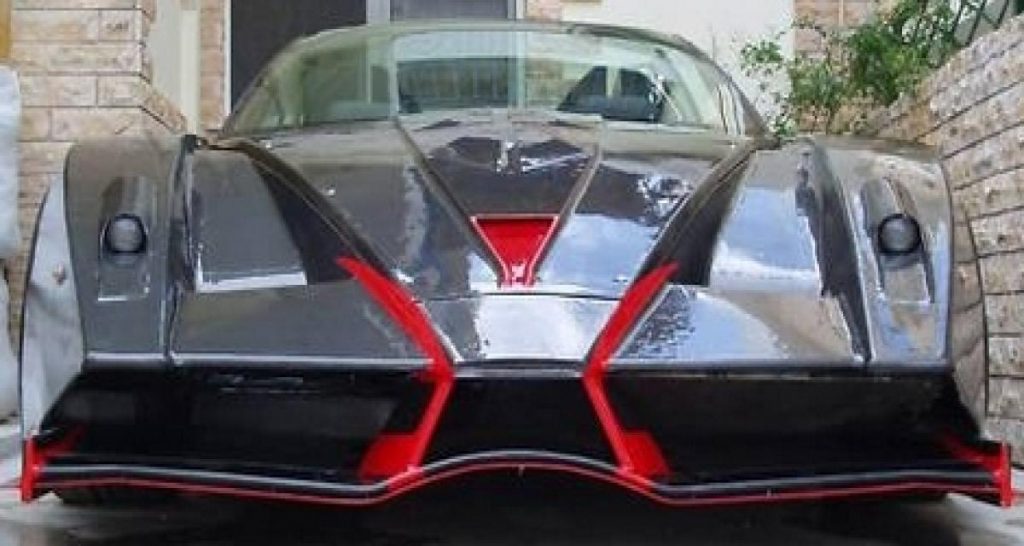 Batmobile ? Non réplique de Ferrari Enzo sous ouzo