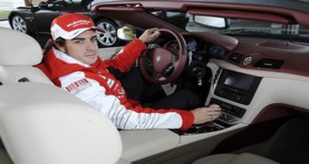 Fernando Alonso en Maserati GranCabrio