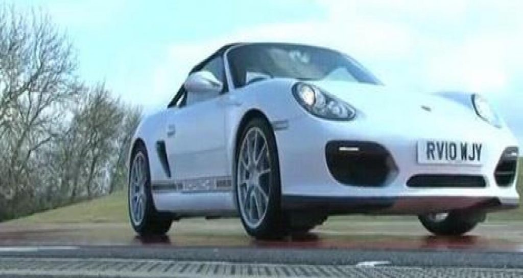 Vicki Butler-Henderson en Porsche Boxster Spyder