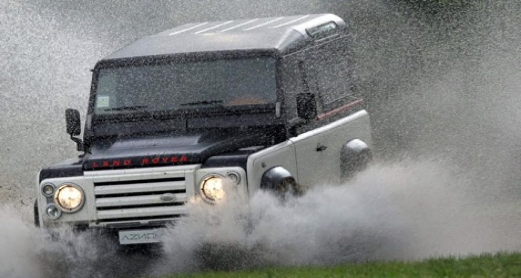 Aznom Land Rover Defender