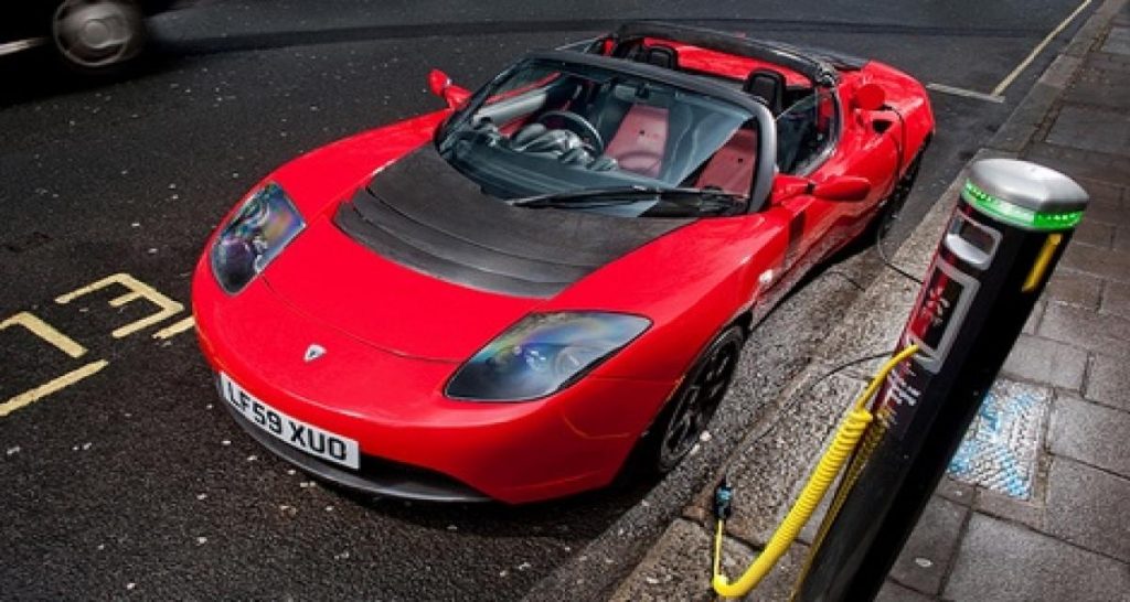 Tesla électrise le NASDAQ