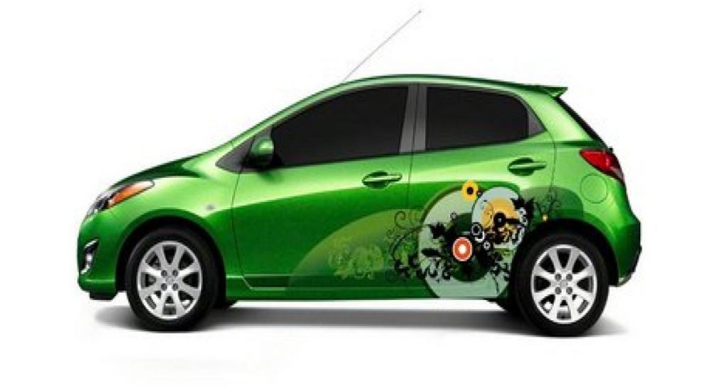Mazda2 « Skins » : stickers sauce canadienne