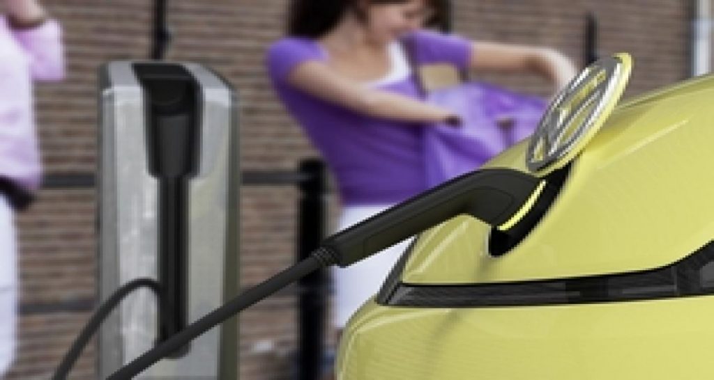 Prime à l’achat d’un VE ou d’un hybride maintenue en Angleterre