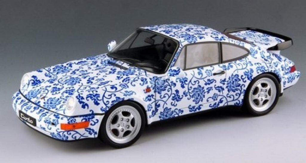 Une Porsche 911 en porcelaine