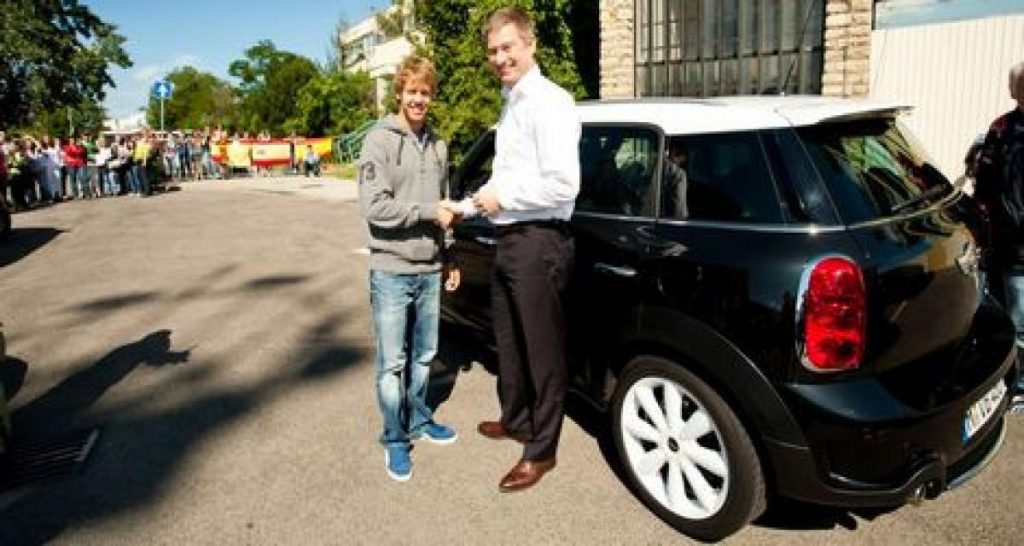Un Mini Countryman pour Sebastian Vettel