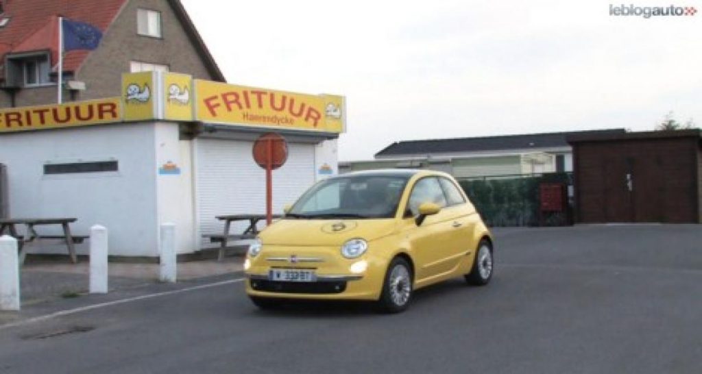 Une Fiat 500 bicolore au salon de Bologne