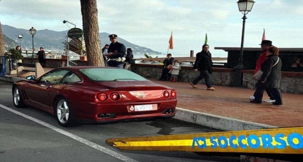 Bonnet d’âne: John Button et sa Ferrari « volée »