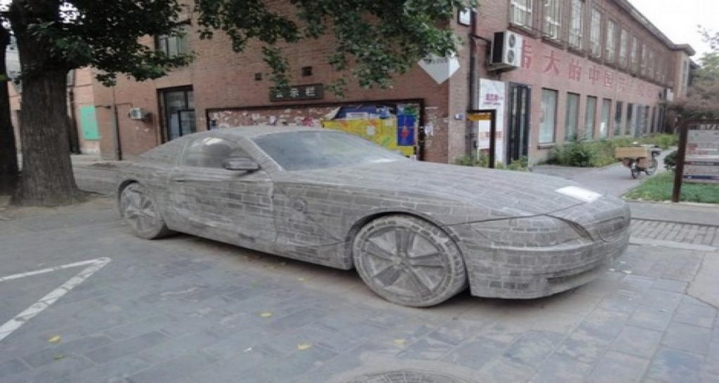 Pas light (pas right ?) mais expensive : une BMW Z4 en béton