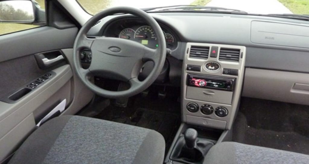 Essai Lada Priora break : nineties fever (2/3)