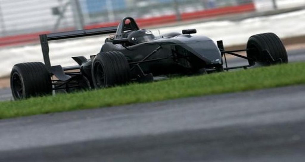 British F3: des « old boys » chez Double R