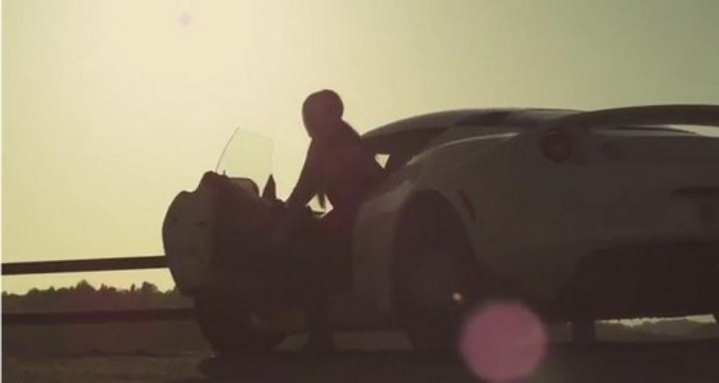 Vidéo: la Lotus Evora et l’ex-actrice de films X