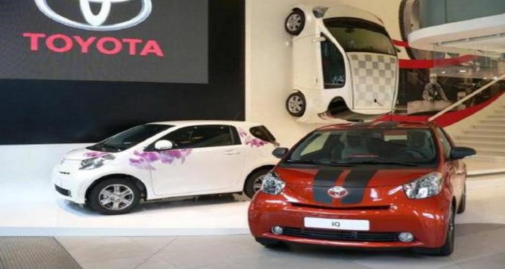 Flowers et City Racer: les Toyota iQ pour madame et monsieur