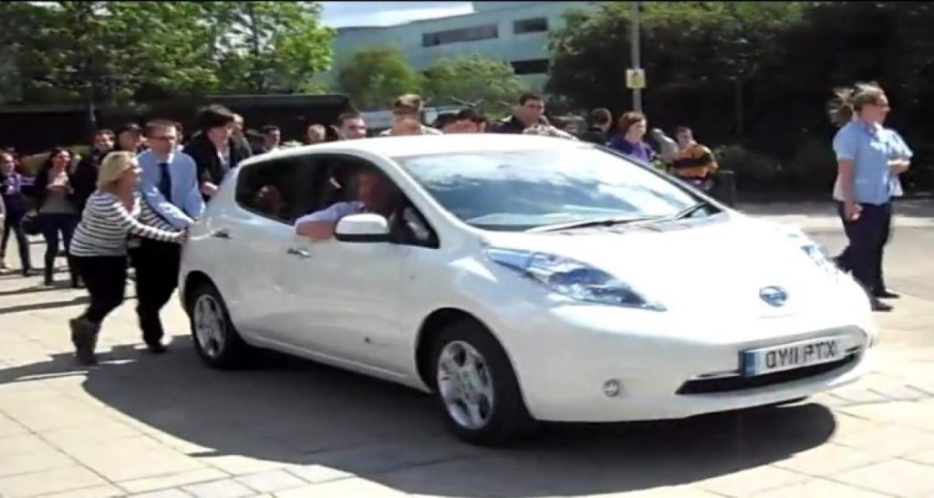 Nissan attaque Top Gear