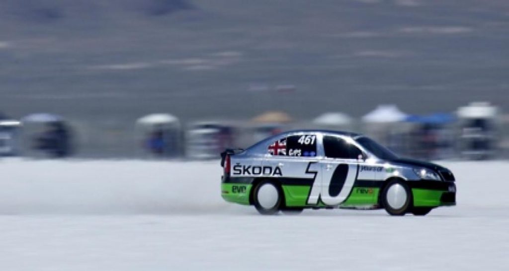 Une Skoda Octavia au-delà des 300 km/h