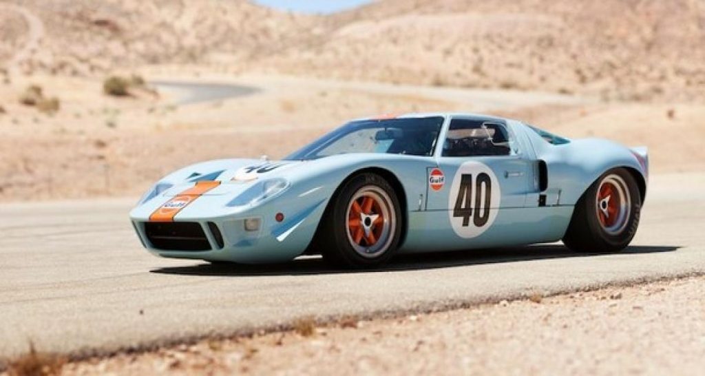 Une Ford GT40 Gulf bat un record aux enchères de Monterey