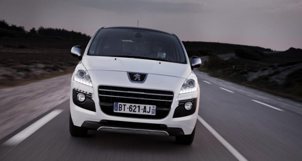 Pour quelques grammes en moins sur la 3008 HYbrid4