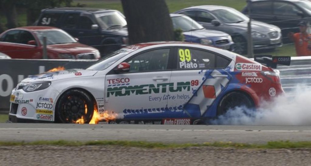BTCC 2013 à Oulton Park: MG vs Honda, round 4, fight!