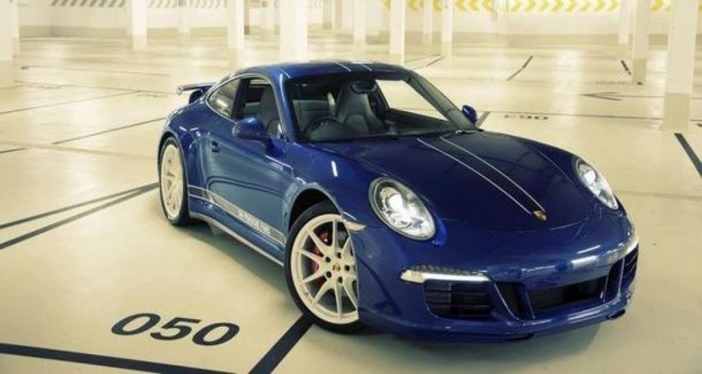 Porsche 911 4S « Facebook »
