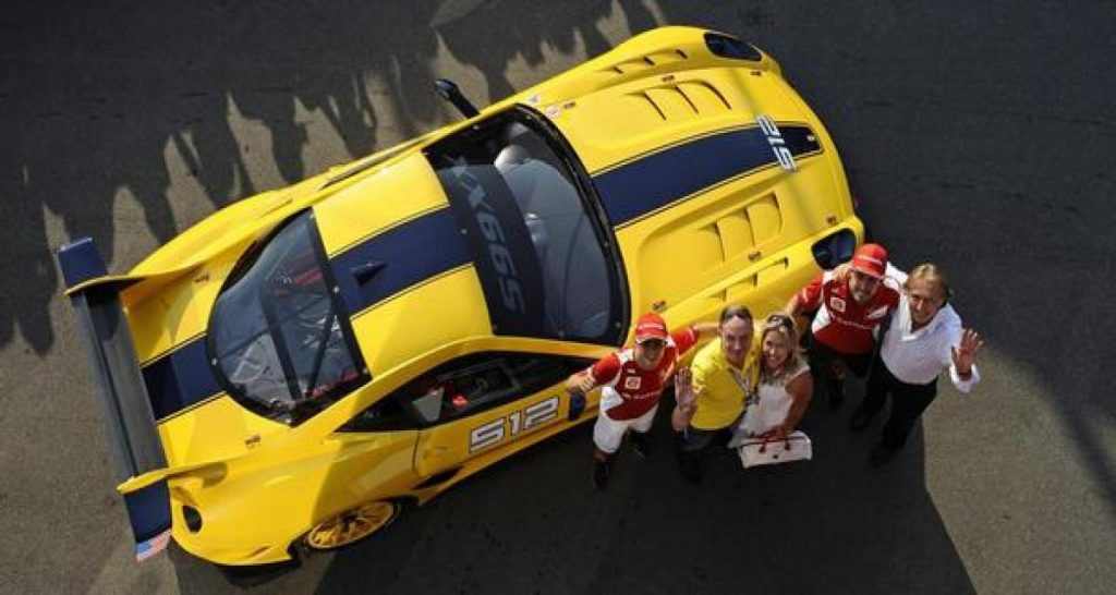 Ferrari remet des dons