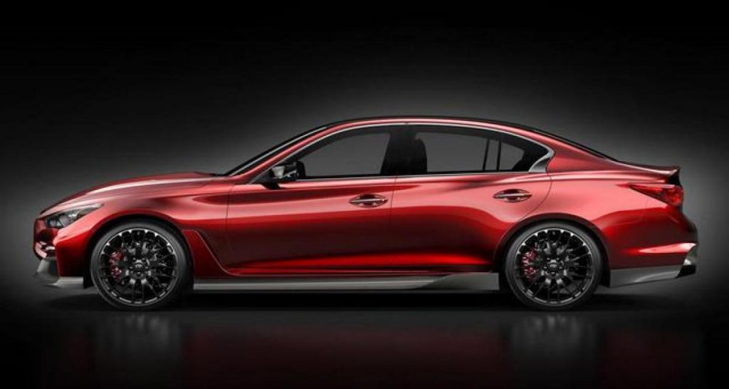 Detroit 2013 : Infiniti Q50 Eau Rouge Concept de profil
