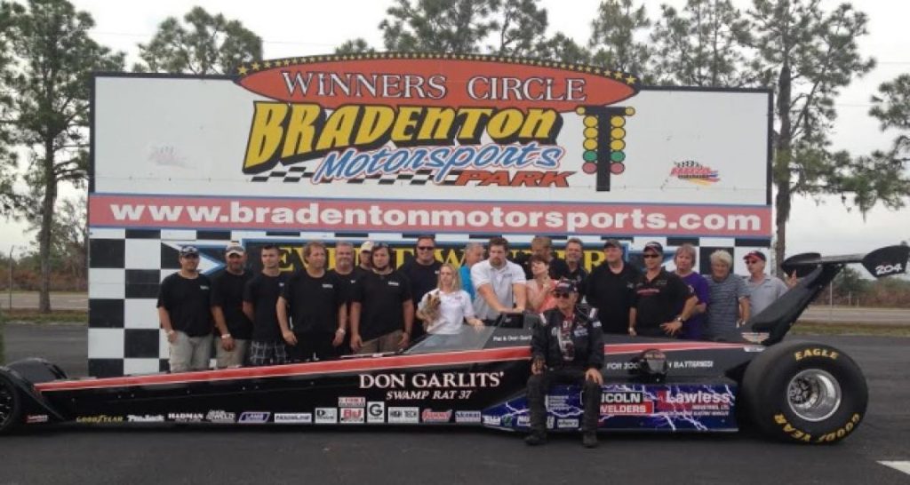 Insolite : 82 ans et 296 km/h en dragster électrique