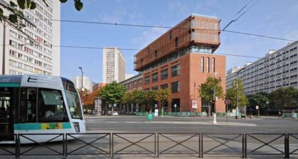 Reconversion réussie pour les usines Panhard & Levassor