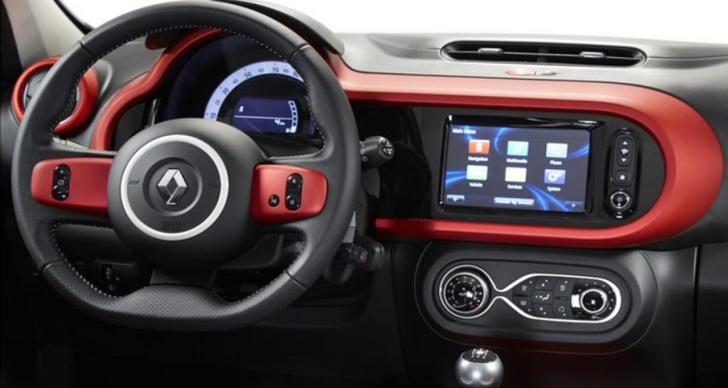 Renault R-Link : Supermemo et Facebook débarquent