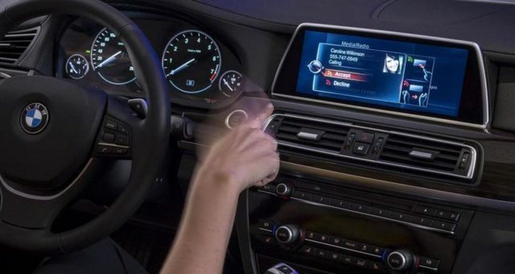 CES 2015 : BMW lance son nouvel iDrive avec écran tactile
