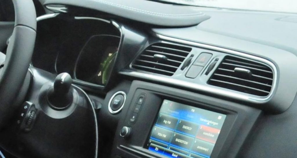 Spyshots : Le nouveau « Koleos » dévoile son intérieur