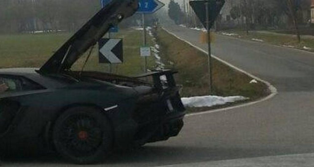 Spyshot insolite : Lamborghini Aventador SV