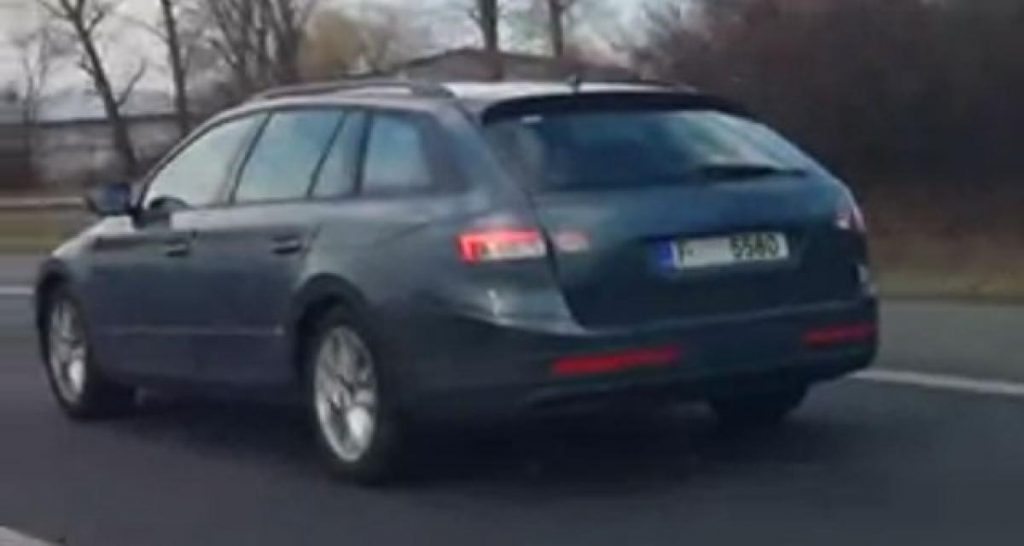 Spyshots : Skoda Superb Combi