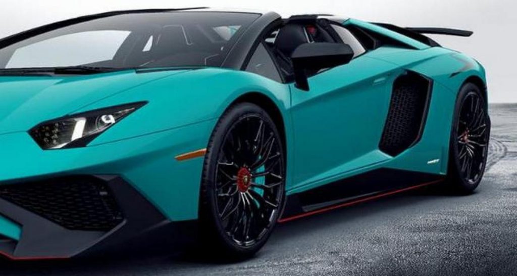Lamborghini Aventador LP 750-4 SV Roadster : en avance ?