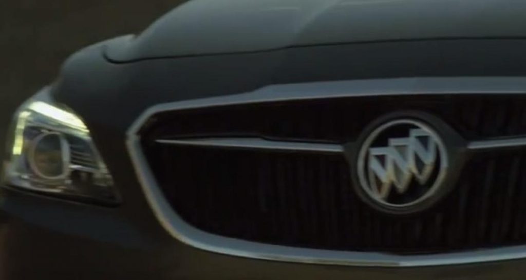 Los Angeles 2015 : deux teasers pour la Buick Lacrosse