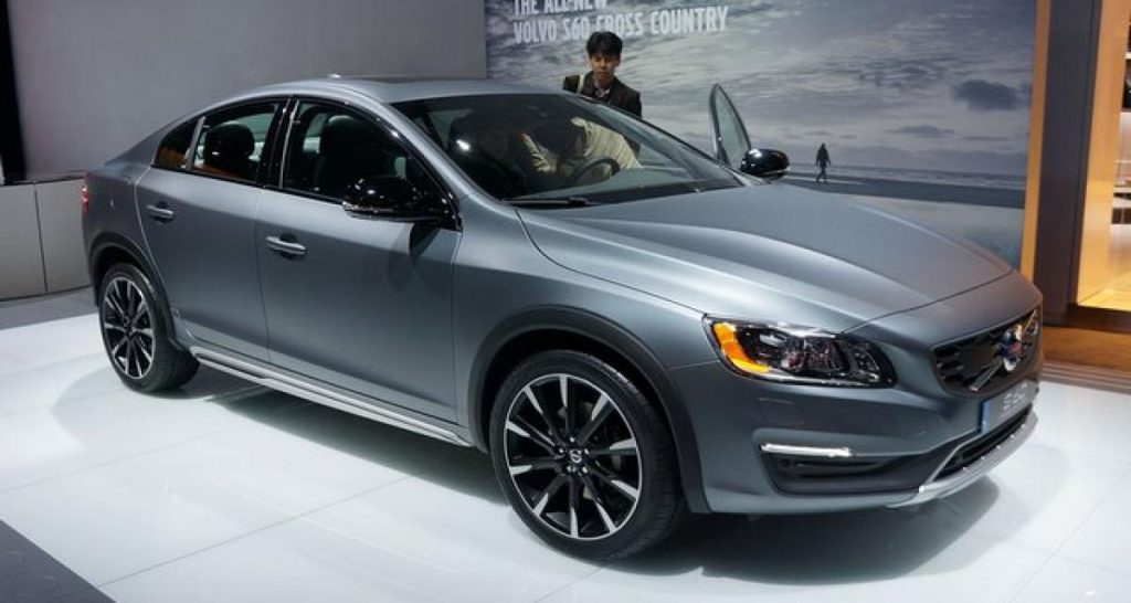 Volvo S60 Cross Country : sortie de route sur le marché britannique
