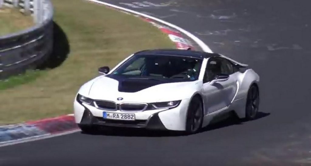La BMW i8 Spyder en mouvement au Nürburgring