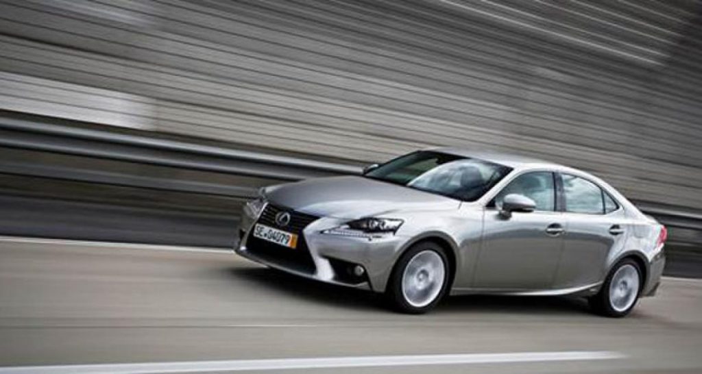 Un million de Lexus IS