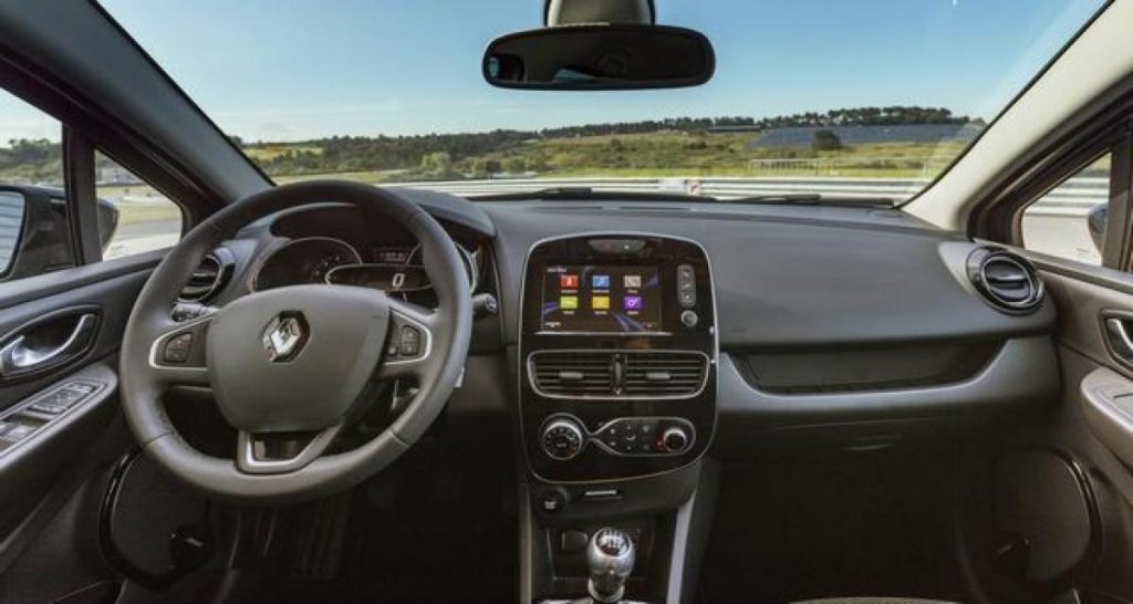 Intérieur et hybrid assist : Laurens van den Acker évoque la future Renault Clio
