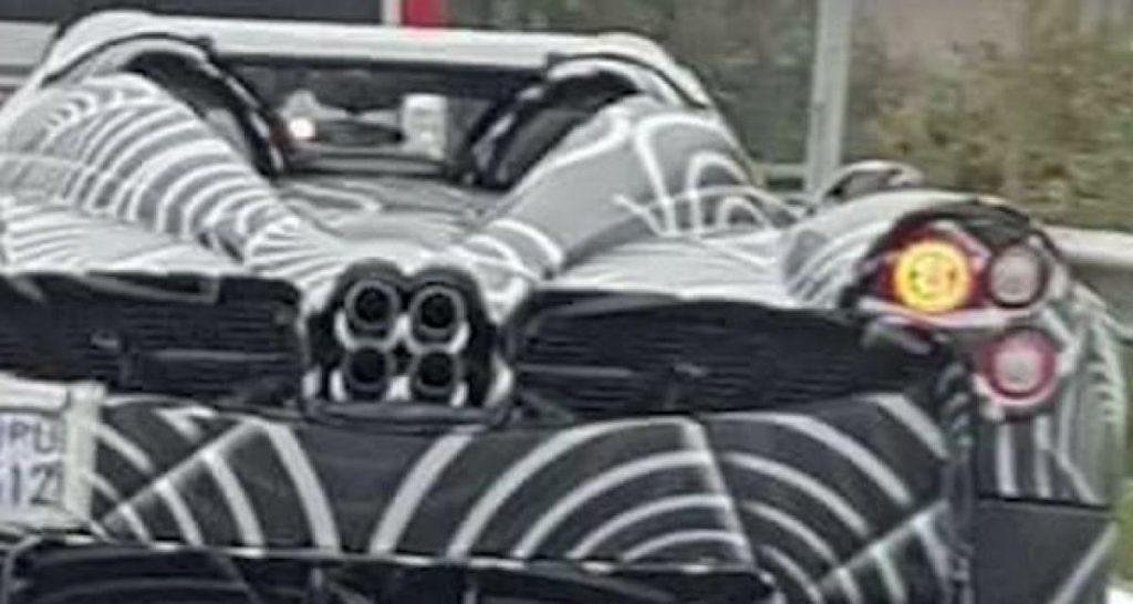 Spyshot : Pagani Huayra Roadster