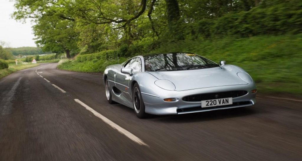 Tentative de record et nouveaux pneus pour les 25 ans de la Jaguar XJ220